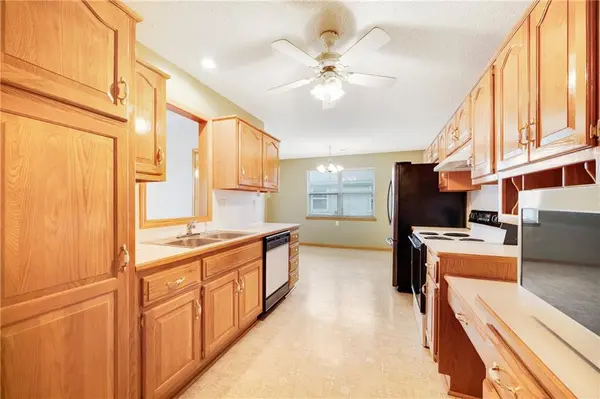714 E Saturn DR, Raymore, MO 64083
