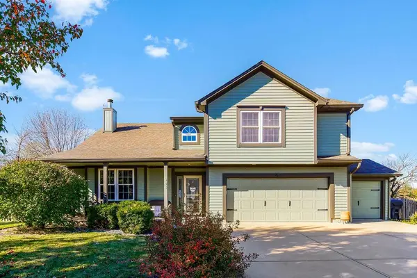 906 N 2nd ST #E, Louisburg, KS 66053
