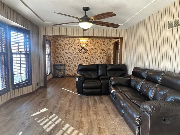 7820 Westridge RD, Raytown, MO 64138