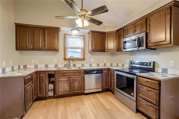 706 Chestnut ST, Leavenworth, KS 66048