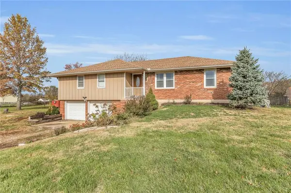8002 E 235TH ST, Peculiar, MO 64078