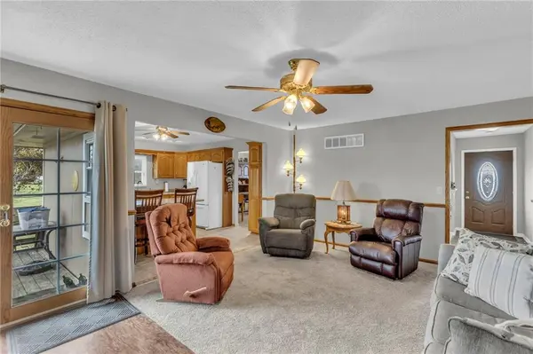 8002 E 235TH ST, Peculiar, MO 64078