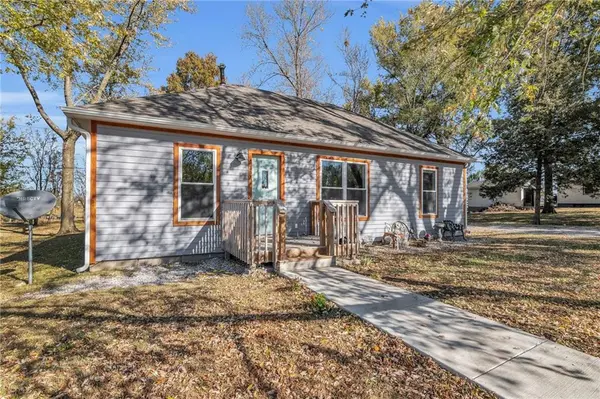 307 E 8th ST, Hamilton, MO 64644