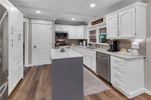 8604 Spring Valley RD, Raytown, MO 64138