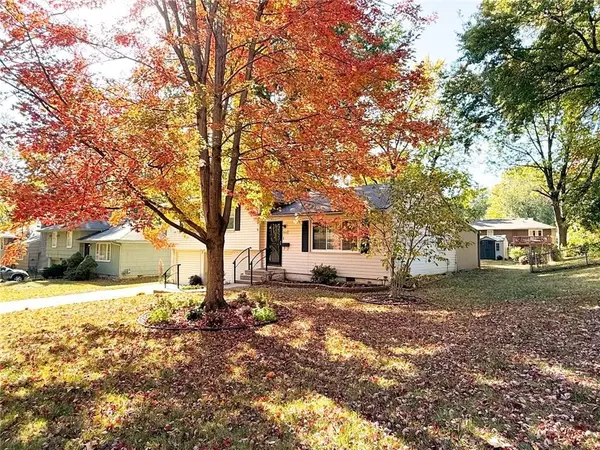 8604 Spring Valley RD, Raytown, MO 64138