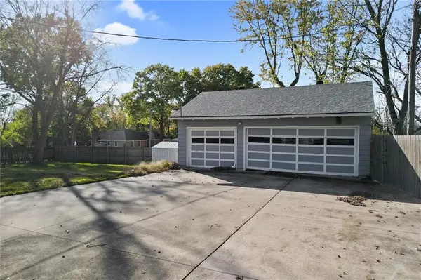 212 S Titus DR, Excelsior Springs, MO 64024