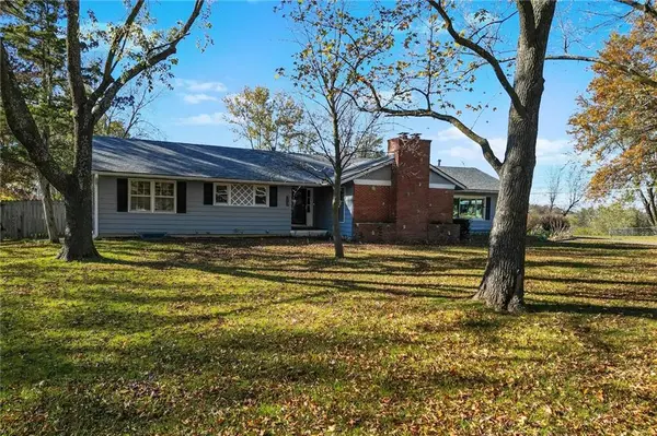 212 S Titus DR, Excelsior Springs, MO 64024