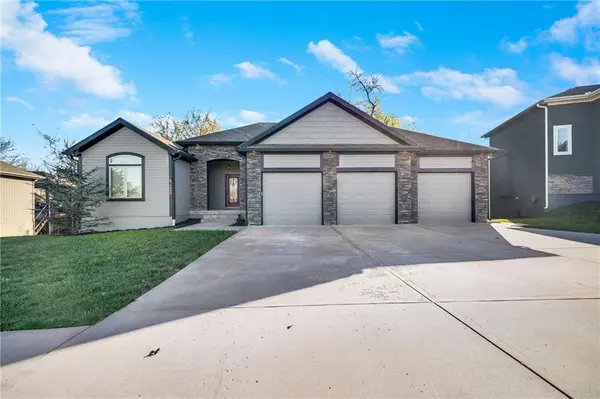 1405 NW Cottonwood DR, Grain Valley, MO 64029