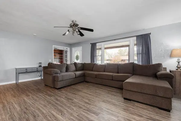 128 W Park RD, Garnett, KS 66032