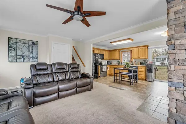 301 W 8TH ST, Edgerton, KS 66021