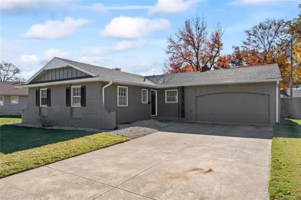 8615 E 87th ST, Raytown, MO 64138