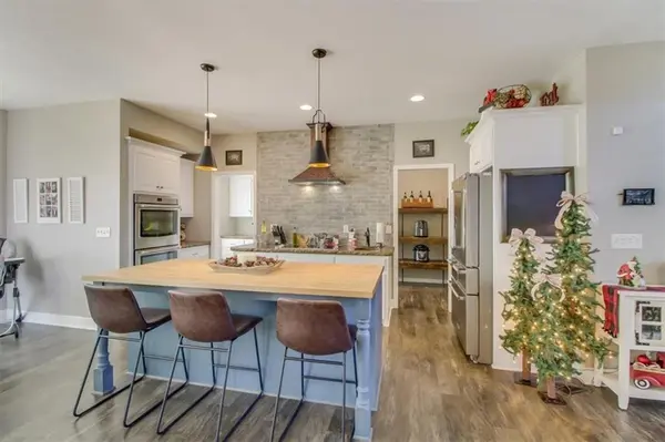 406 NE Station DR, Lee's Summit, MO 64086