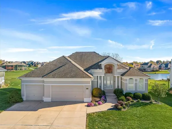 812 SW Lake Pines DR, Lee's Summit, MO 64082