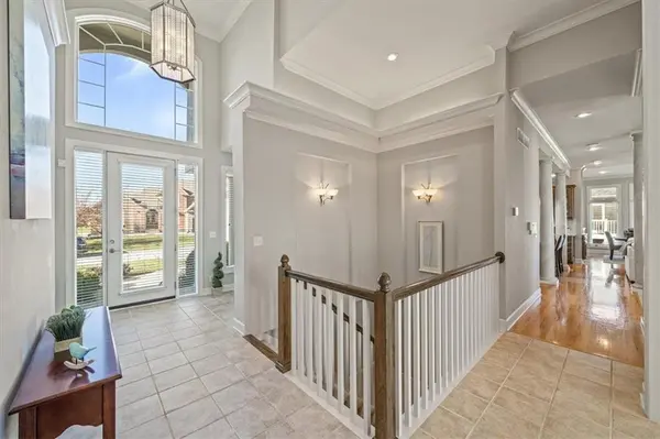 812 SW Lake Pines DR, Lee's Summit, MO 64082