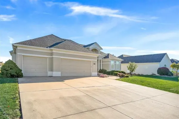 812 SW Lake Pines DR, Lee's Summit, MO 64082