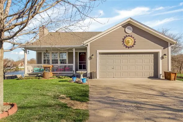 521 W 7th ST, Edgerton, KS 66021