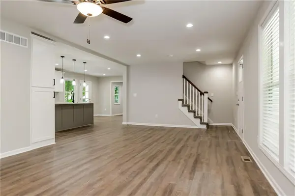 212 W Walnut ST, Belton, MO 64012