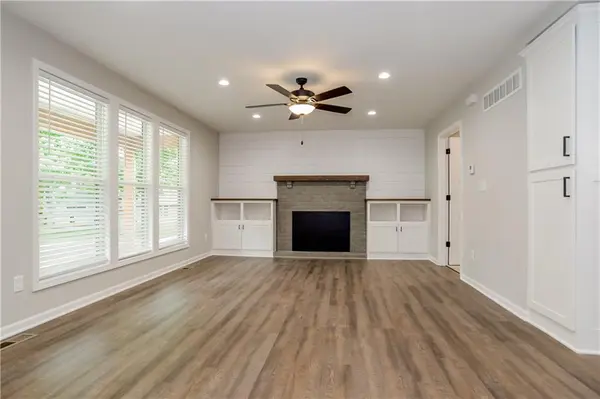 212 W Walnut ST, Belton, MO 64012