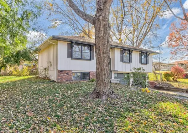 505 Oat CIR, Buckner, MO 64016