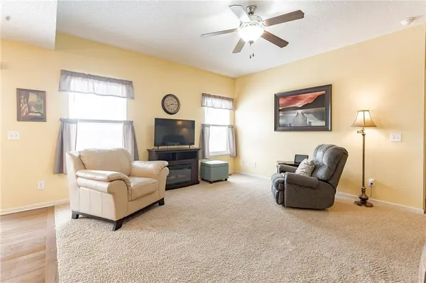 9038 NE 103rd TER, Kansas City, MO 64157