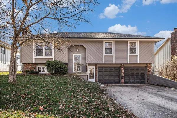 10307 NW 57 ST, Parkville, MO 64152