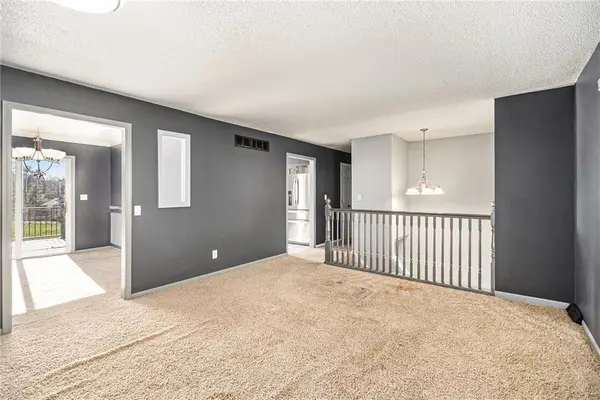 10307 NW 57 ST, Parkville, MO 64152