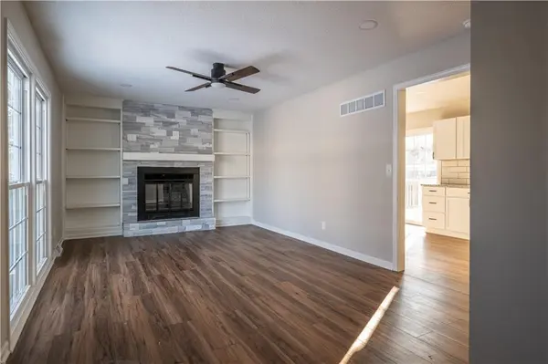8109 E 133 TER, Grandview, MO 64030