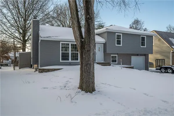 8109 E 133 TER, Grandview, MO 64030