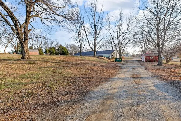 17623 Kansas AVE, Tonganoxie, KS 66086