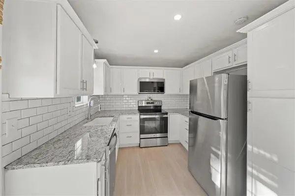 845 Pinewood ST, Gardner, KS 66030
