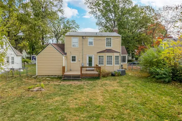 5818 Marty ST, Overland Park, KS 66202