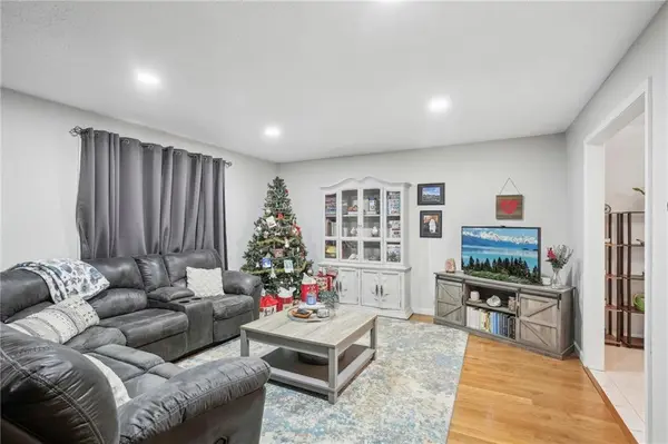 5807 Westgate ST, Shawnee, KS 66216
