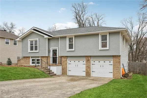 5807 Westgate ST, Shawnee, KS 66216