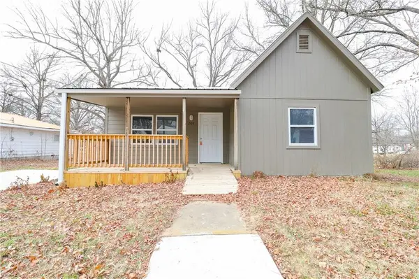 205 S College ST, Calhoun, MO 65323