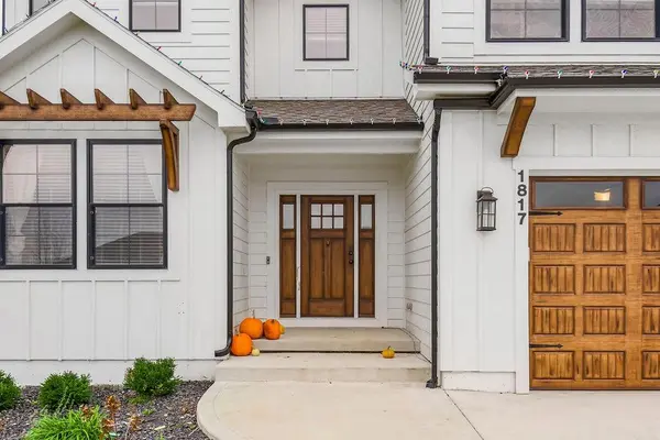 1817 SW Sage Canyon RD, Lee's Summit, MO 64082