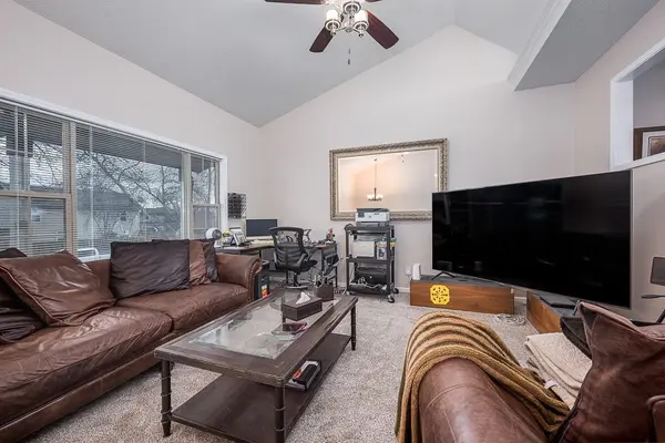 405 Carriage XING, Lansing, KS 66044