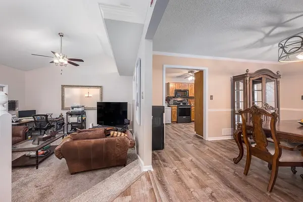 405 Carriage XING, Lansing, KS 66044