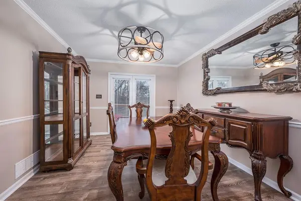 405 Carriage XING, Lansing, KS 66044