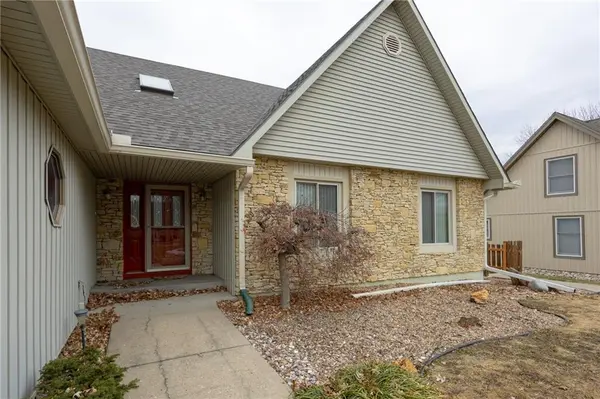 1406 Jill LN, Excelsior Springs, MO 64024