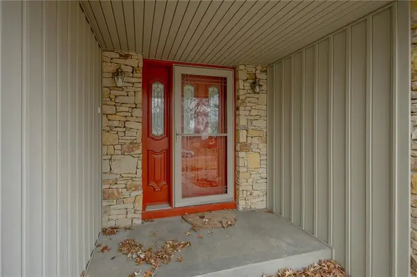 1406 Jill LN, Excelsior Springs, MO 64024