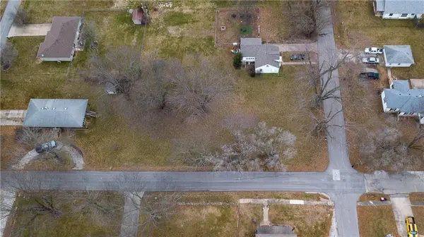 210 SW 7th ST, Oak Grove, MO 64075