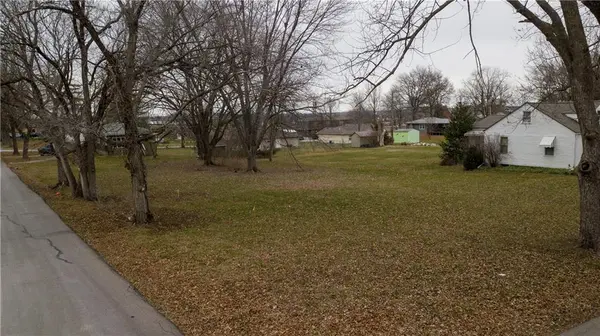 210 SW 7th ST, Oak Grove, MO 64075