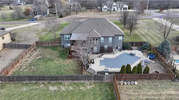 16217 150th ST, Bonner Springs, KS 66012