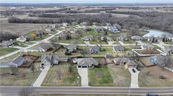 16217 150th ST, Bonner Springs, KS 66012