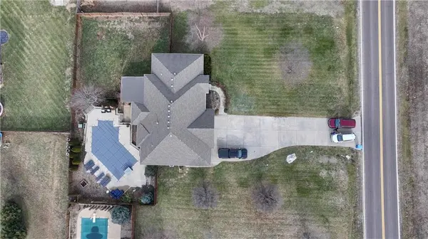 16217 150th ST, Bonner Springs, KS 66012
