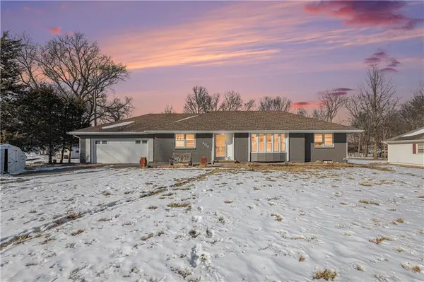 200 Kennedy DR, Gower, MO 64454