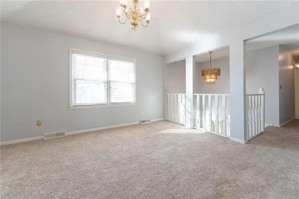 7629 N Park AVE, Gladstone, MO 64118