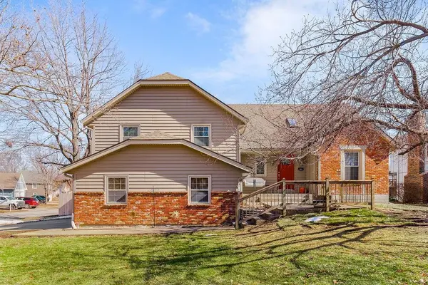 1600 E Frontier LN, Olathe, KS 66062