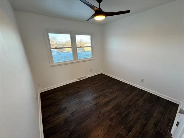 611 S Summit RD, Knob Noster, MO 65336