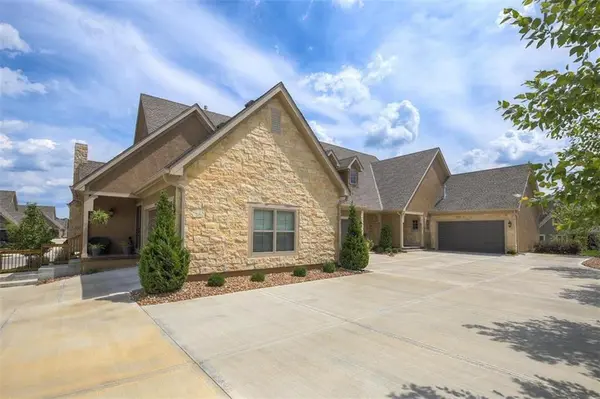 14744 Meadow LN, Leawood, KS 66224